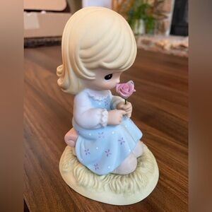 Precious Moments Rare Chapel Exclusive “He is the Rose of Sharon” Figurine 2001